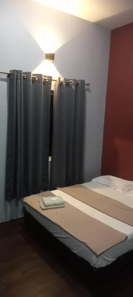 Weng Kong Homestay Слим Ривер Номер фото